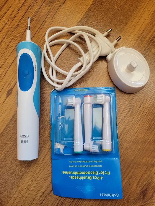Електрическа четка за зъби ORAL-B