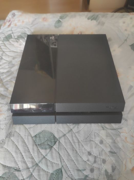 Продам Playstation 4