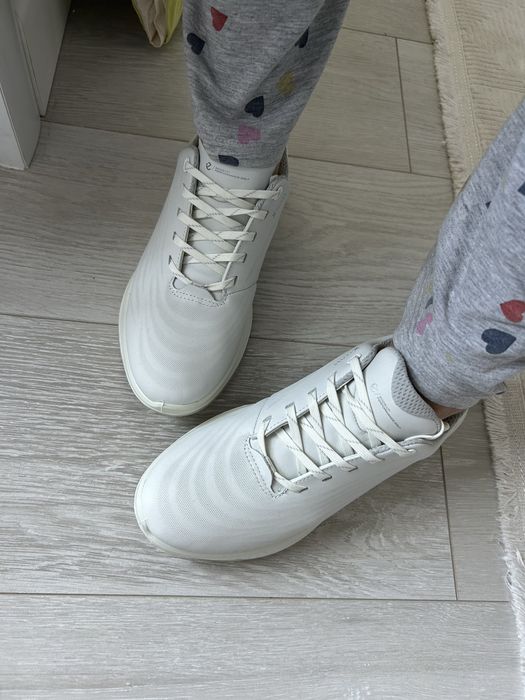 Ecco кросовки, абсолютно новые