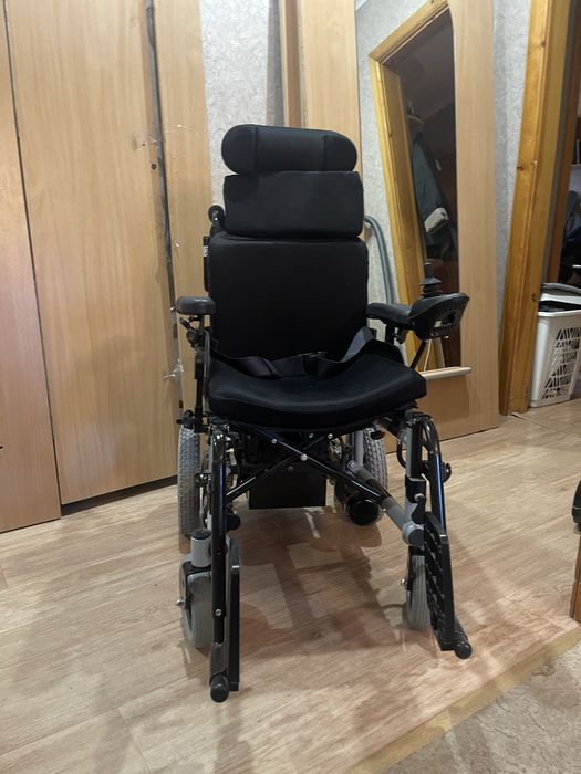 Инвалидная коляска на электроприводе