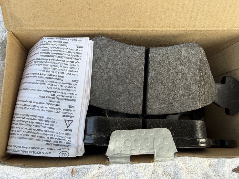 Нови предни накладки ROADHOUSE Toyota Avensis T22 0267602