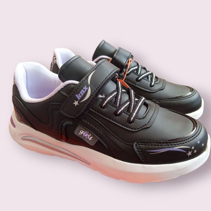 Акция , продается кроссовки