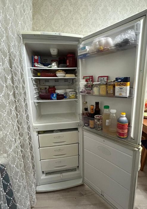 Холодильник срочно продаю