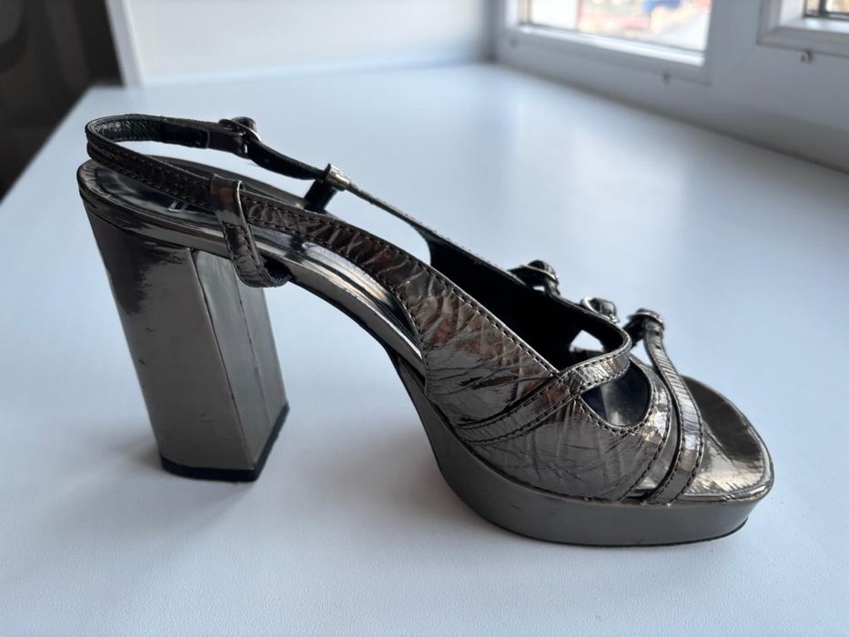 Кожаные босоножки