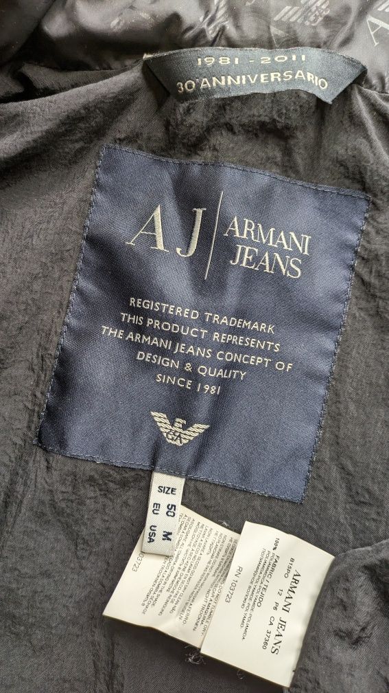 Foi jacheta Armani Jeans impermeabila m rime M Brasov OLX.ro