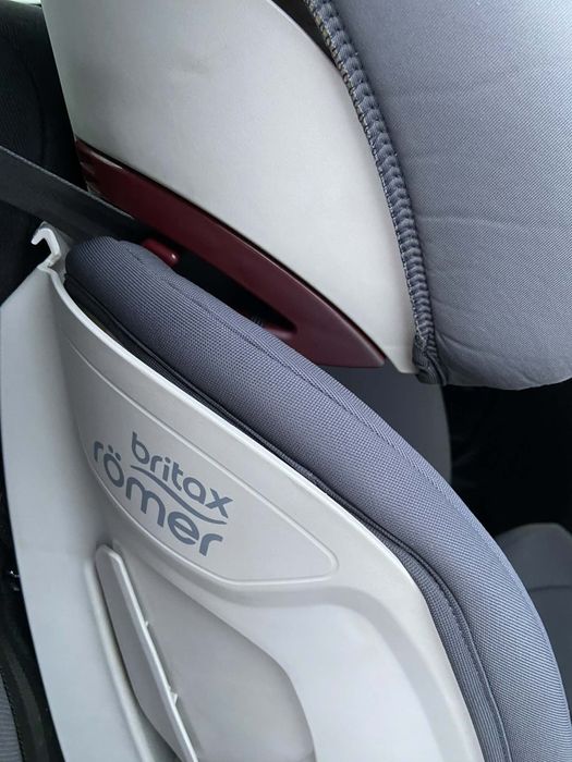 Столче за кола Britax Romer Advansafix III SICT, цвят Storm Grey. С IS