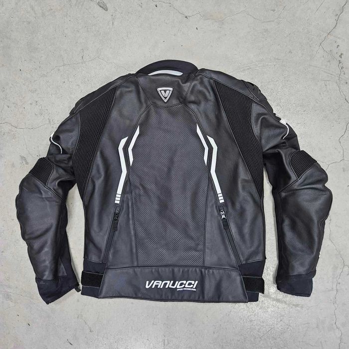 Мото яке VANUCCI ZJ135543

Размер: 52/ L