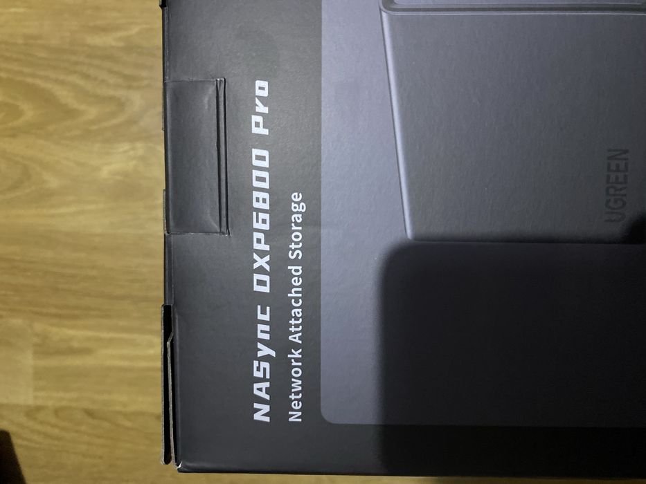 dispozitiv de stocare în rețea (NAS) UGREEN NASync DXP6800 Pro.