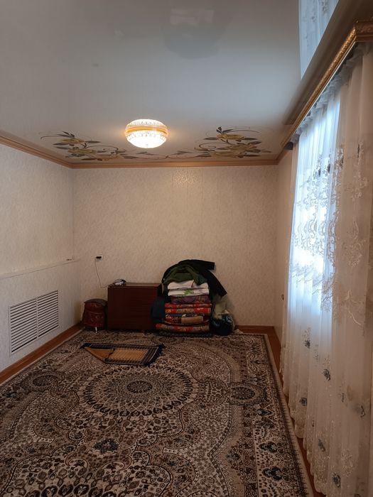 Yaxshlab o'qin uy sotiladi 4 sotik 3 ta xona  sanuzel uy ichida