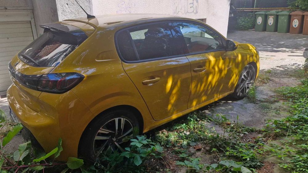 Peugeot 208, 1,2 L, benzină