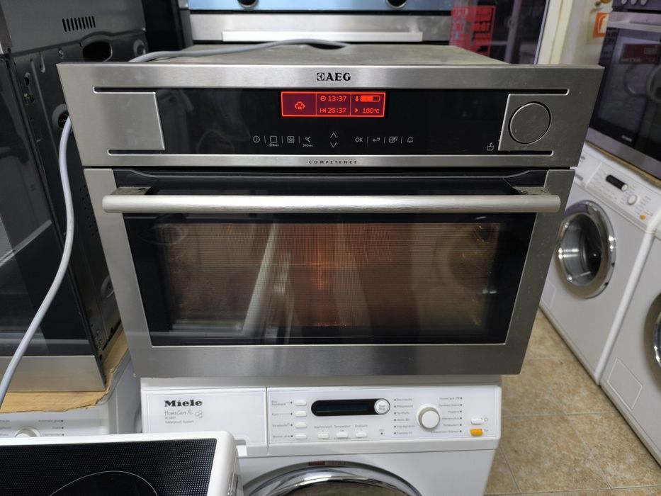Фурна AEG KS8404701M с много програми и готвене на  пара.