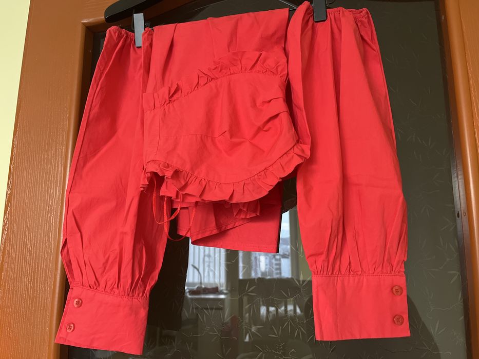 Дамски топ с подвижни ръкави