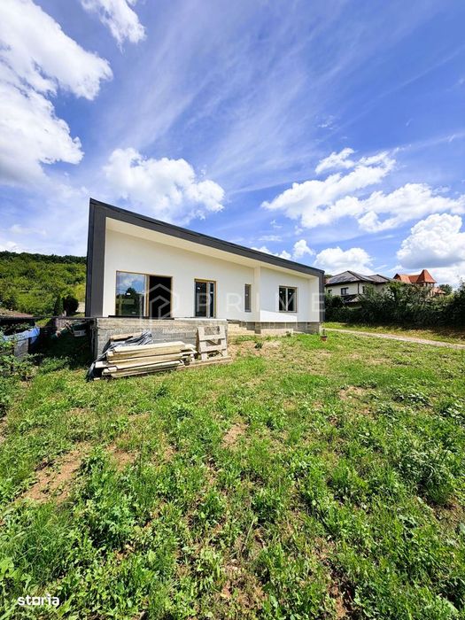 Casă modernă pe un singur nivel | Corunca – Str. Răsăritului