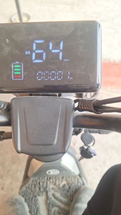 Skutr tesla sotiladi