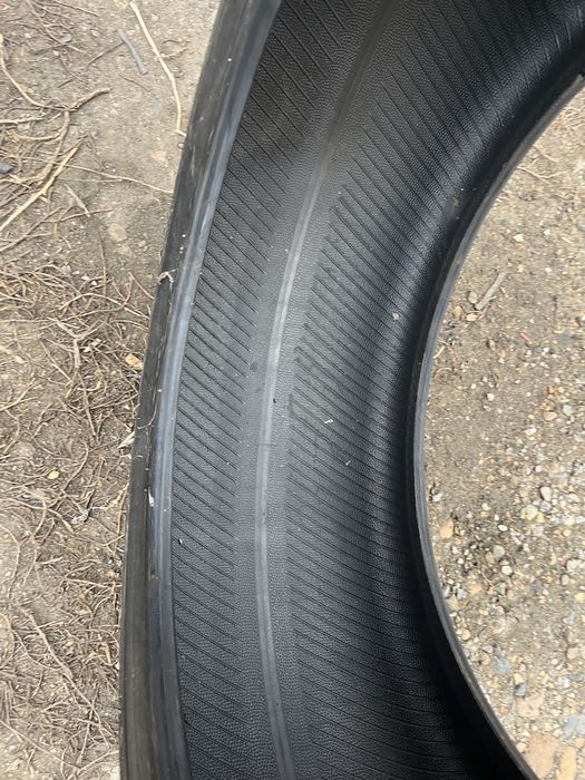 Продам два балона зимней резины