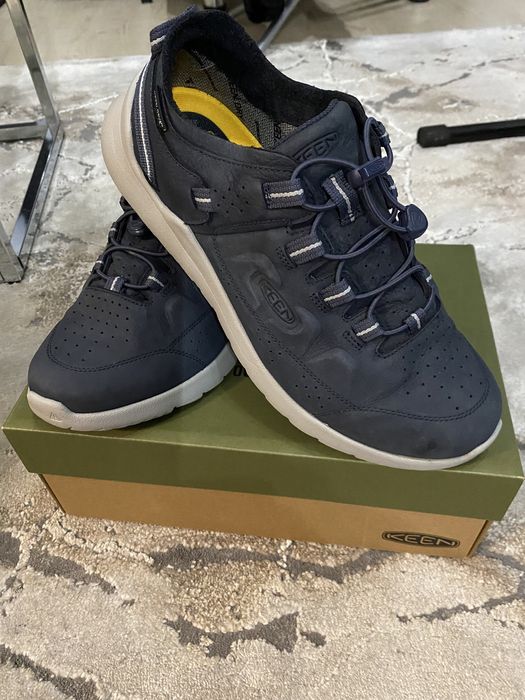 Adidasi barbati Keen