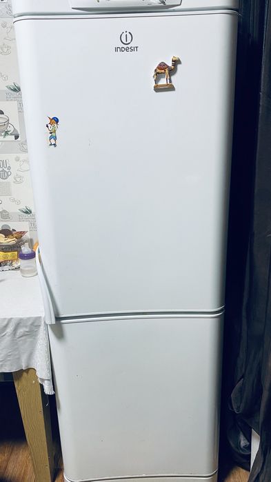 Холодильник Indesit