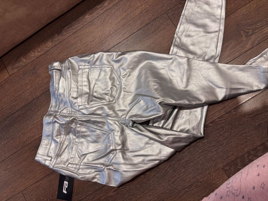 Дамски панталон в сребрист цвят