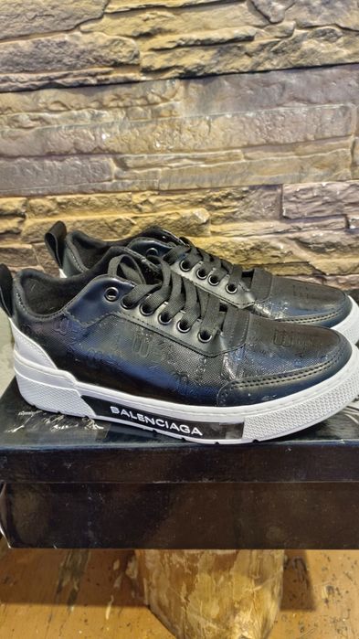 Продаются кроссовки