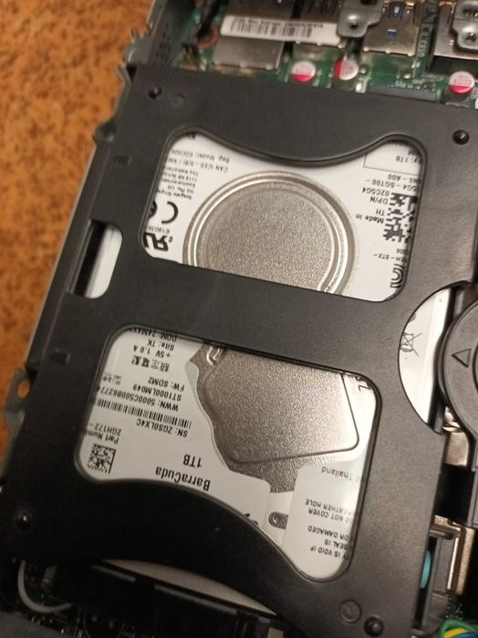 Продавам мини компютър LENOVO M920Q