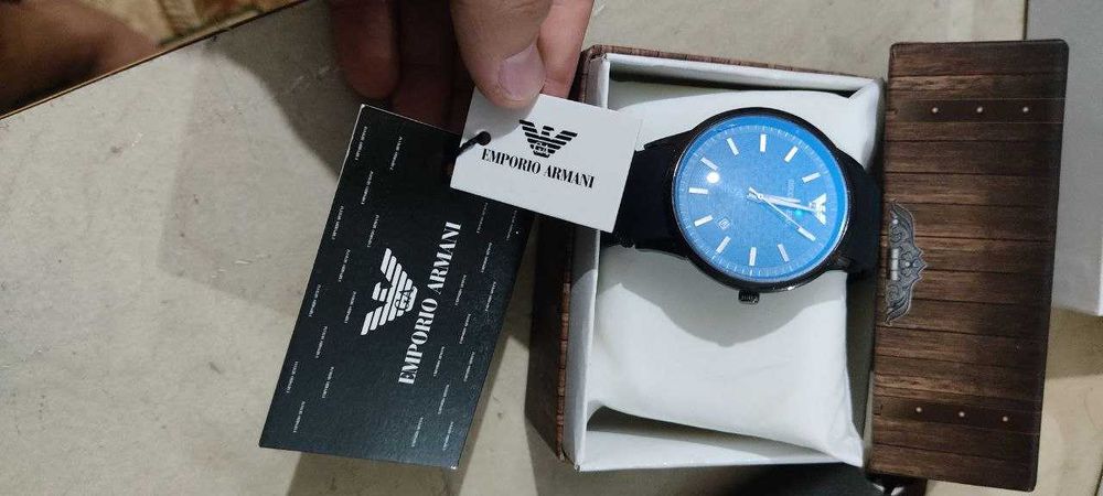 Модные часы Armani