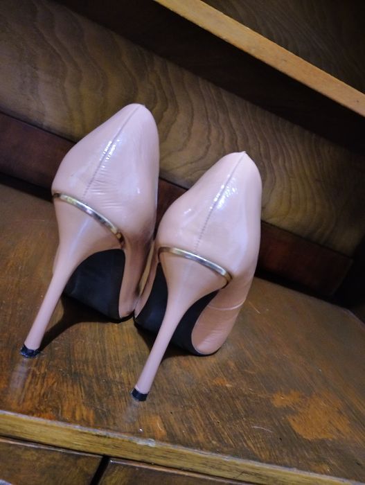 Pantofi stiletto