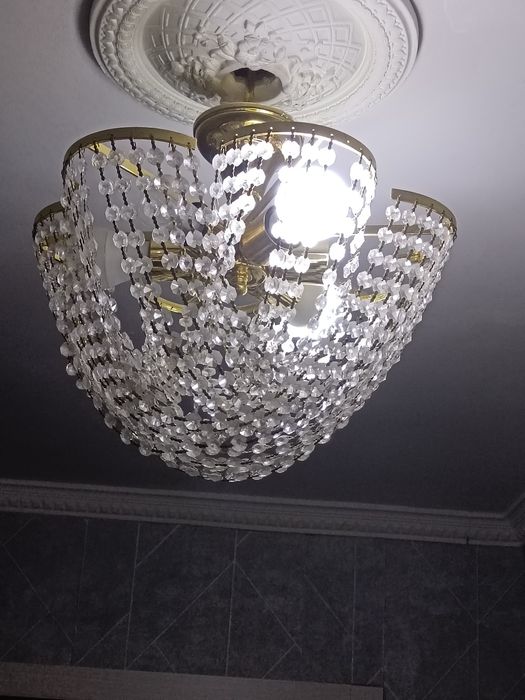 Продам люстры все патроны в рабочем состоянии.