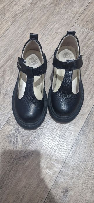 Продам туфли для девочек