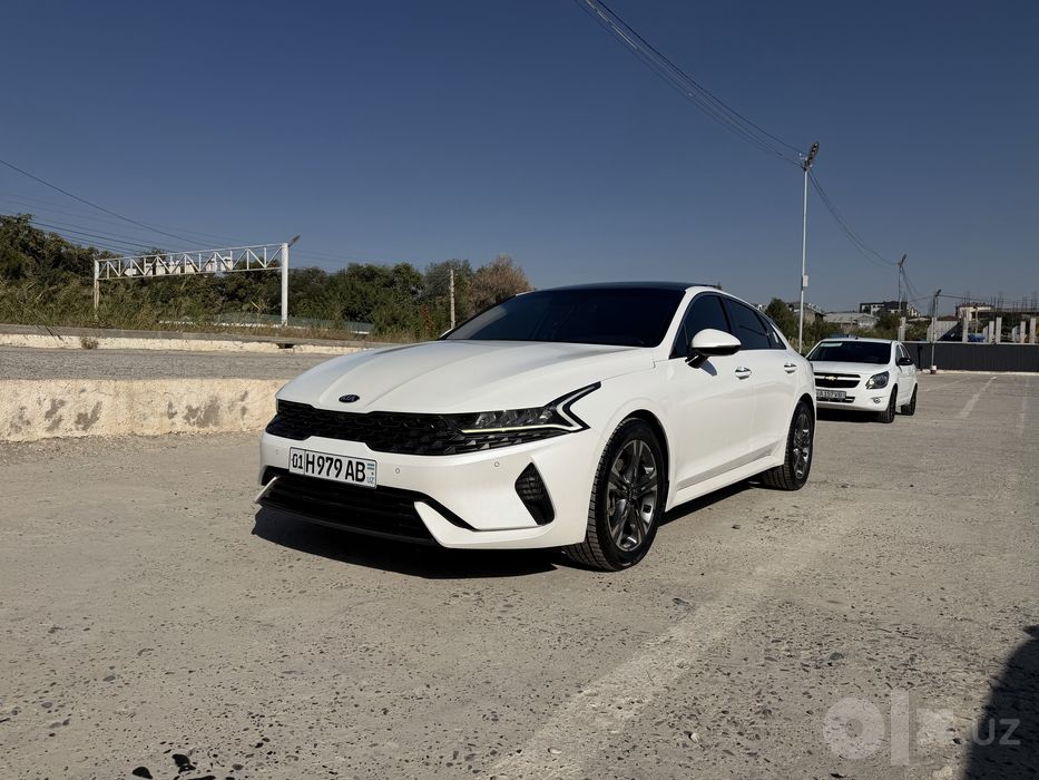 KIA  К 5  хорошее состояние небитый некрашеные родной пробег