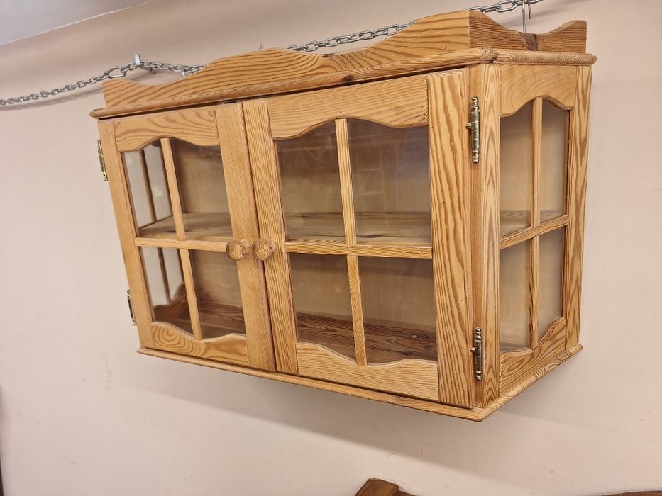 Винтидж витринка за стена