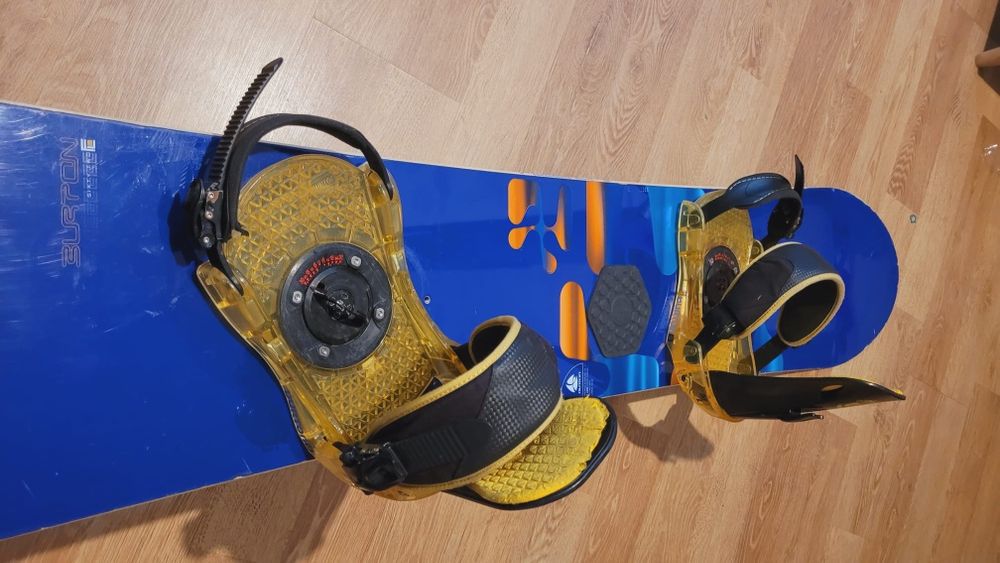 Placa snowboard Burton 152 cu legaturi Burton și boots Burton 42