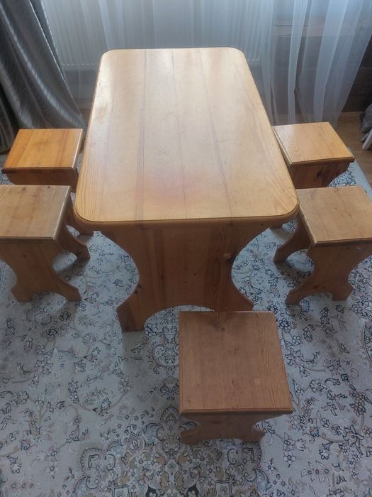 Стол деревянный и  4 стула
