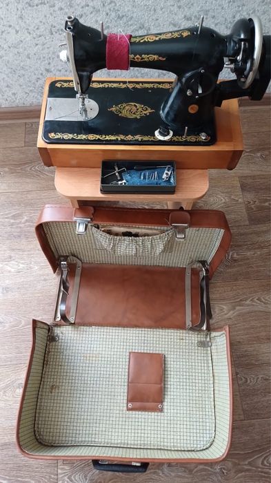 Продам швейную машину !