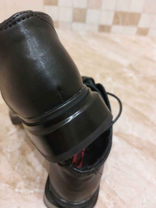 Боти от естествена кожа