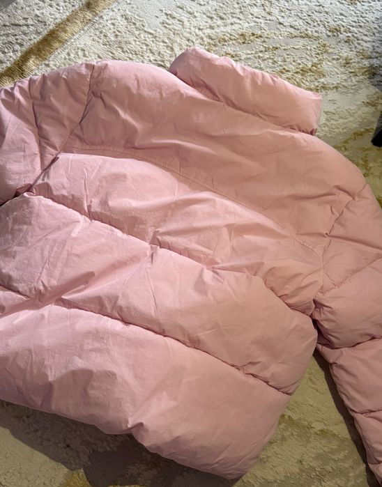 Розовая куртка Bershka