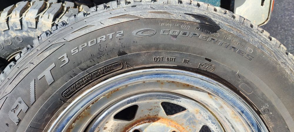 Cauciucuri cu tot cu jante