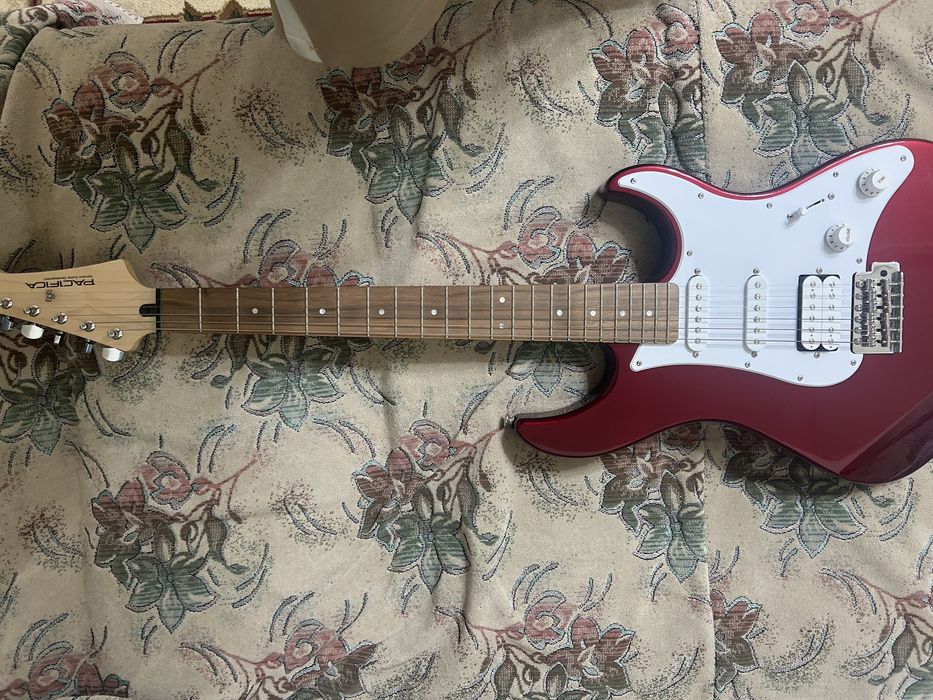 Электрогитара Yamaha Pacifica 012 RED