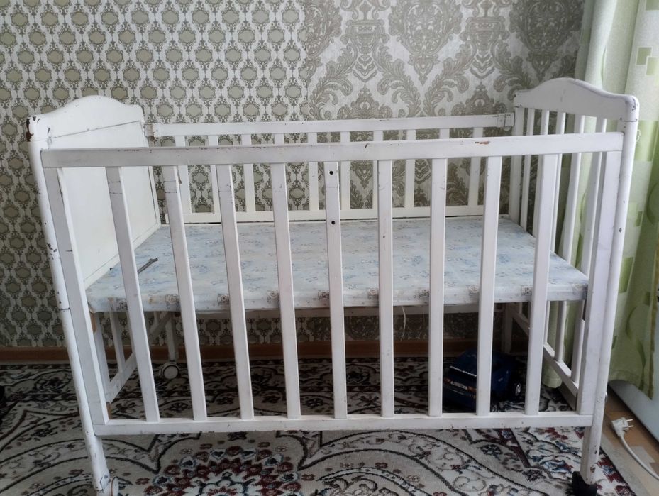 Продам кроватку без  матраса