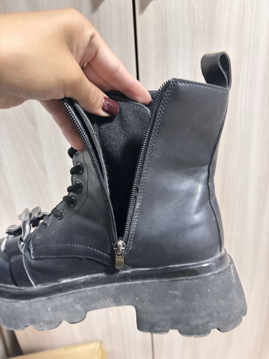 Продам ботинки женские