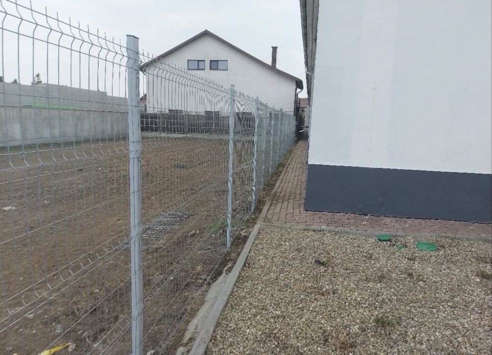 Garduri si porti detalii la telefon