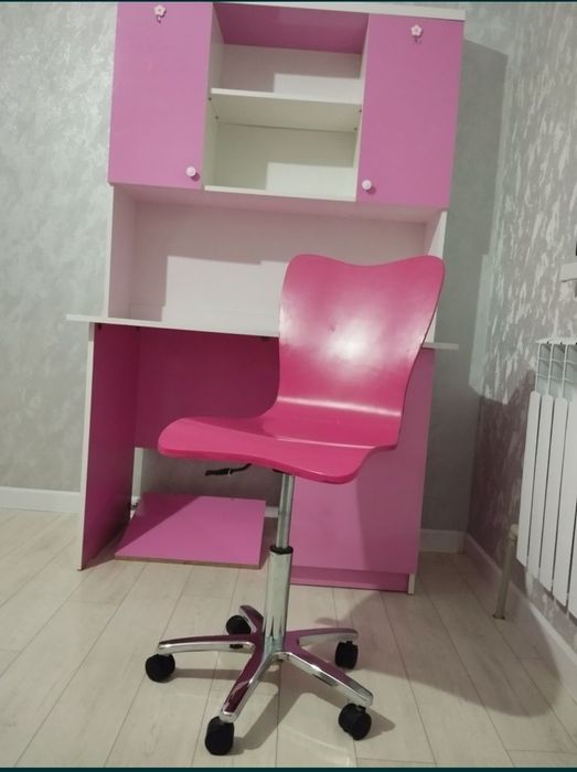 Срочно Шкаф розовый и стол 2в1