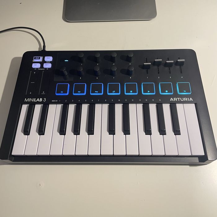 Arturia Minilab 3 + Husa
