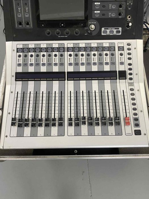 Продавам Yamaha TF1 + масивен кейс