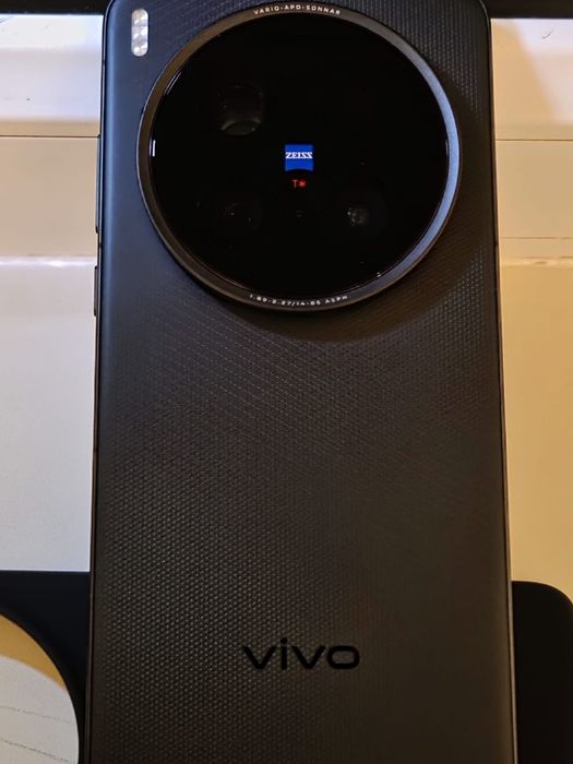Телефон Vivo x200 ultra