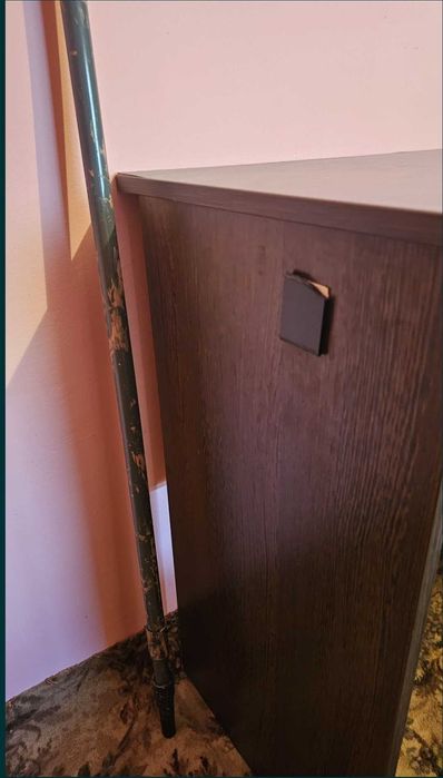 Birou Wenge cu suport pentru unitate pc mobila.