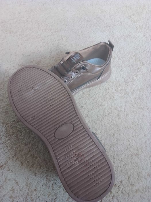 Кроссовки осенние