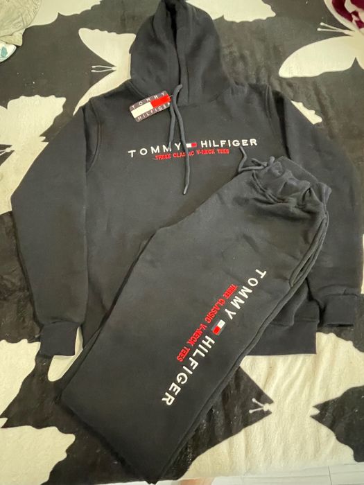 Blugi , hanorace si tricouri