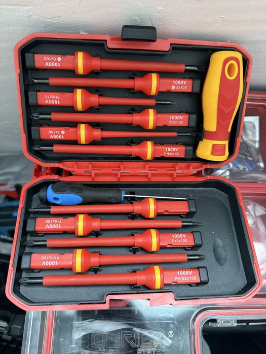 Продам набор инструментов электрика