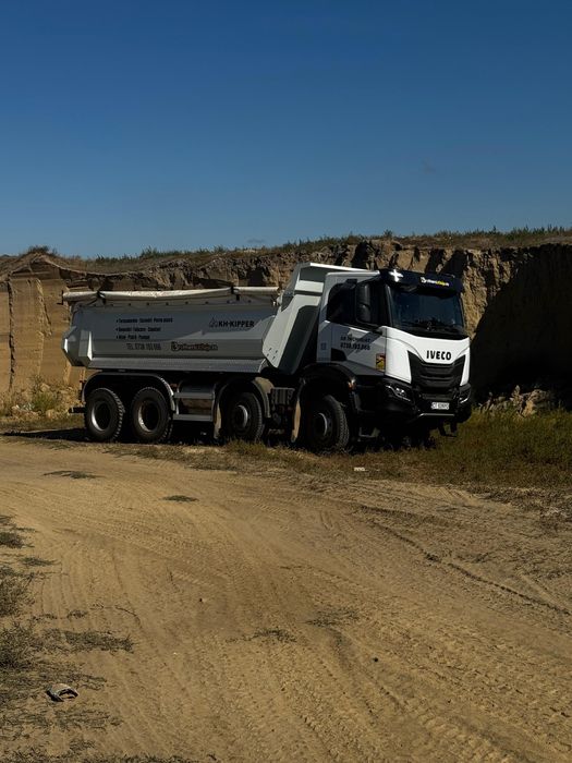 Închiriez Buldoexcavator,Camioane 8x4