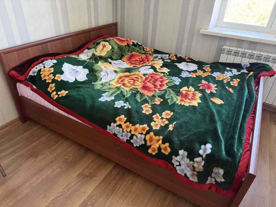 Продам спальный гарнитур